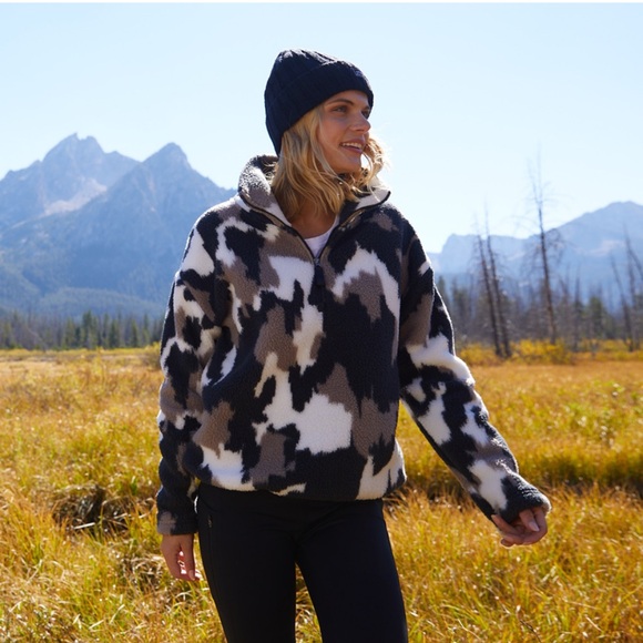 Eddie Bauer Women’s Size M Pullover Sweater Camouflage Fux Fur Half Zip - Picture 1 of 12